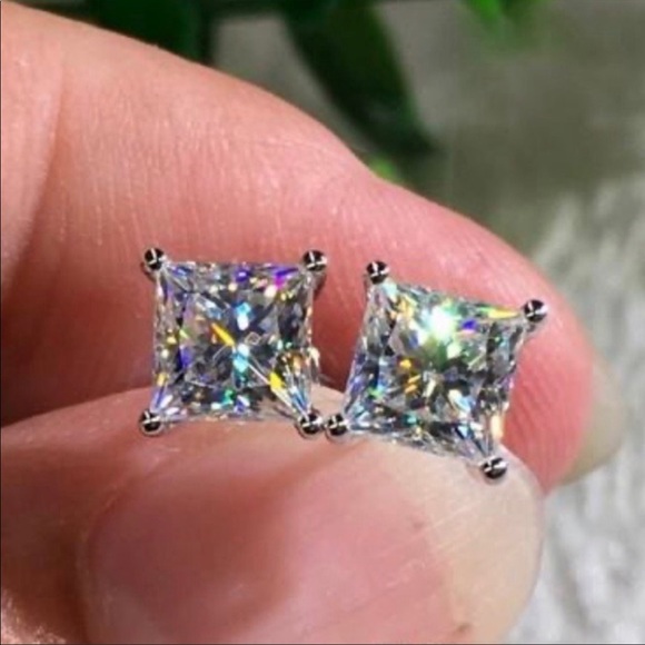 2.5 CARAT SQUARE PRINCESS DIAMOND STUD EARRINGS - Picture 2 of 4
